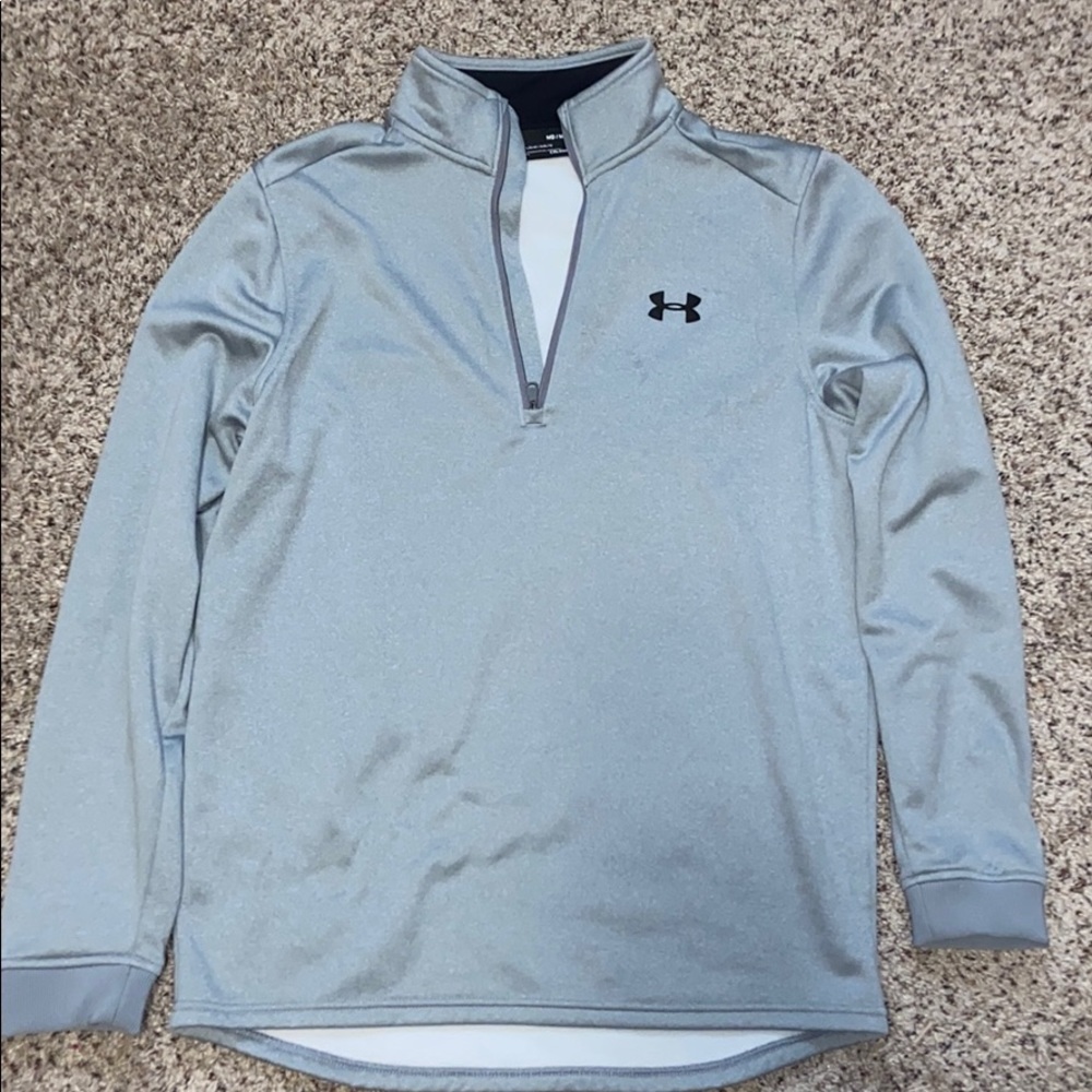 Under armor pull over
